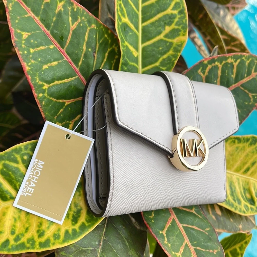 MICHAEL KORS CARMEN MEDIUM LOGO AND FAUX LEATHER WALLET LIGHT SAND